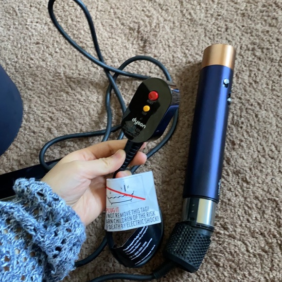 Dyson Prussian blue airwrap with extra long barrel - Picture 3 of 11